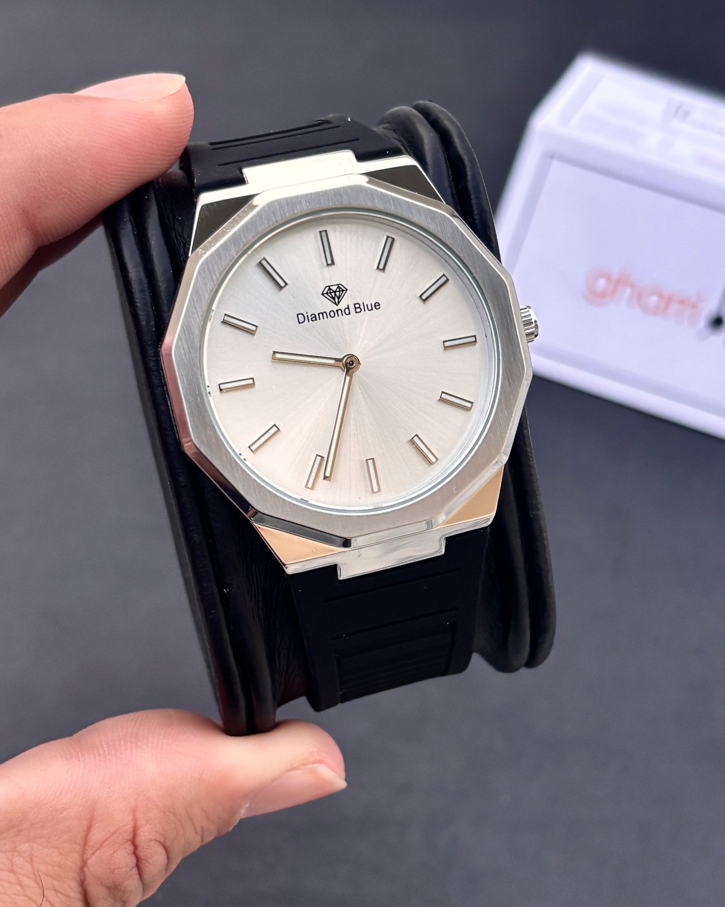 Octagon Classic 2026 — Timeless Executive Style, Magnetic Comfort. Limited Edition.