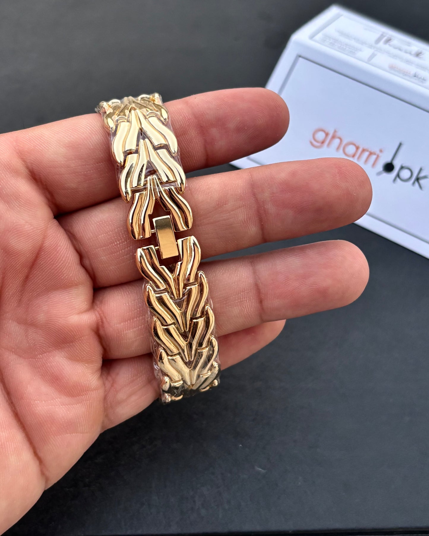 Oyster Zircon - Signature Edition - High Grade Quality - With Free Gift Packaging