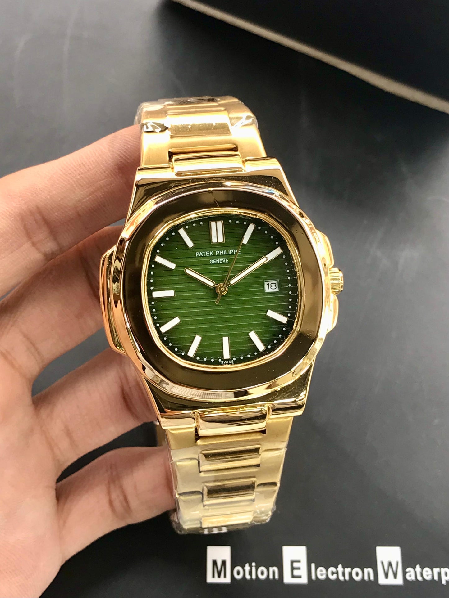Limited Edition Patek Philippe - Mineral glass - Superlative Finish