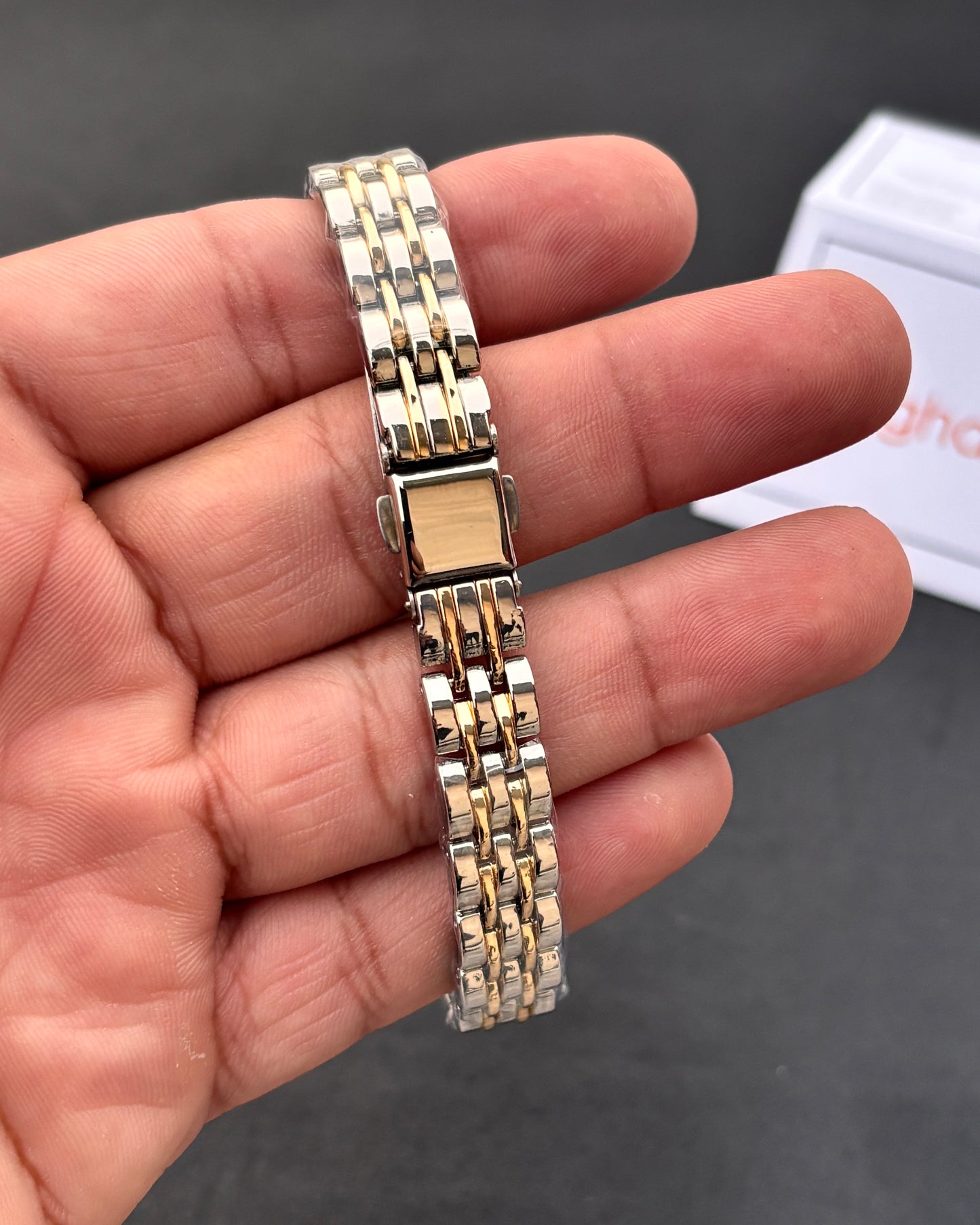 Oval Elegance 1.0 - Crystal Finish - Signature Edition - With Free Gift Packaging