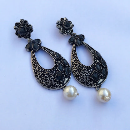 Mysteriously Royal Black Dangling Earrings