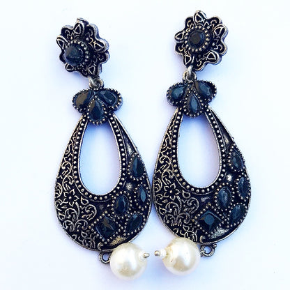 Mysteriously Royal Black Dangling Earrings