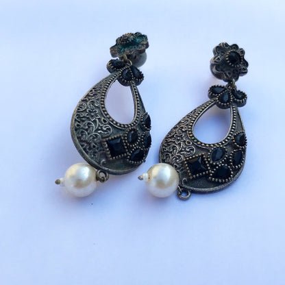 Mysteriously Royal Black Dangling Earrings