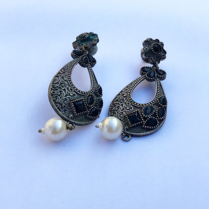 Mysteriously Royal Black Dangling Earrings