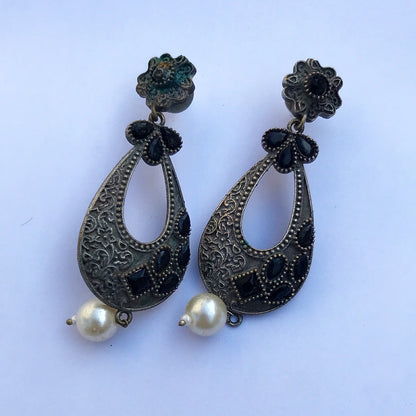 Mysteriously Royal Black Dangling Earrings