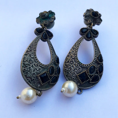 Mysteriously Royal Black Dangling Earrings